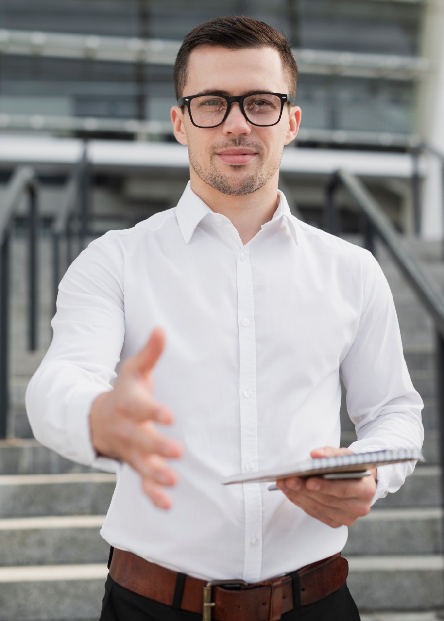 Ari Galperin, founder of Merchant Select Rate, in business attire shaking hands